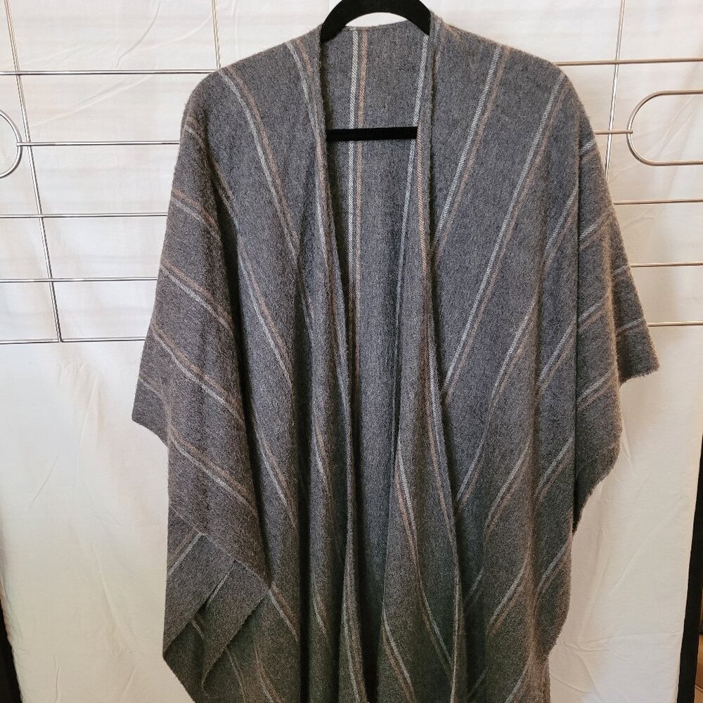 Evereve Open Front Poncho - One size